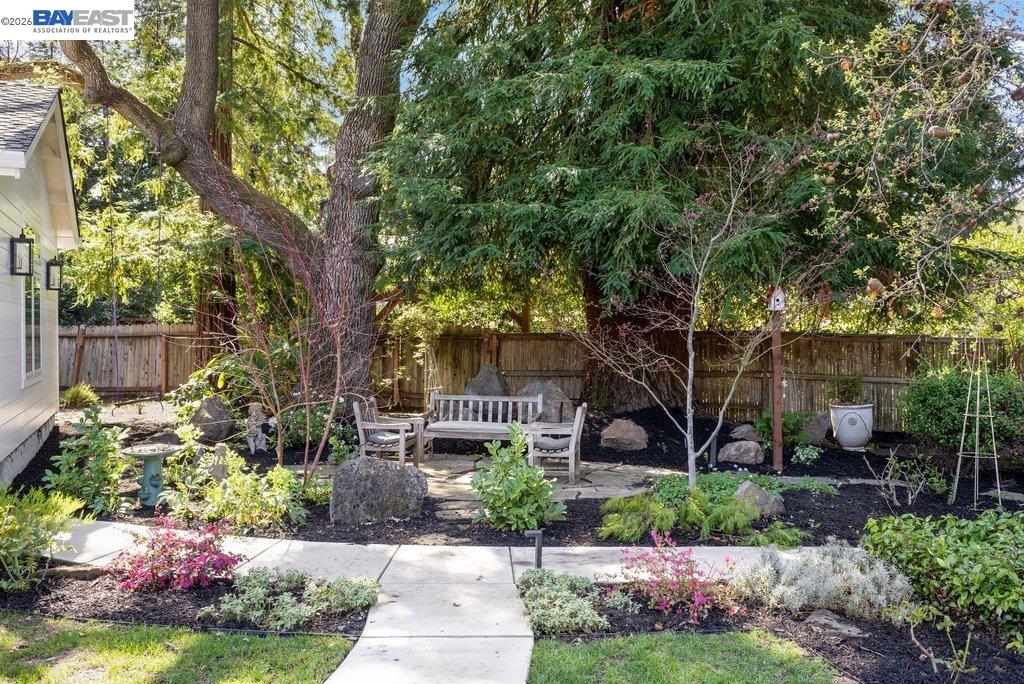 1397 Pine Tree Dr