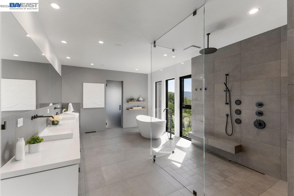 2525 Biltmore Dr