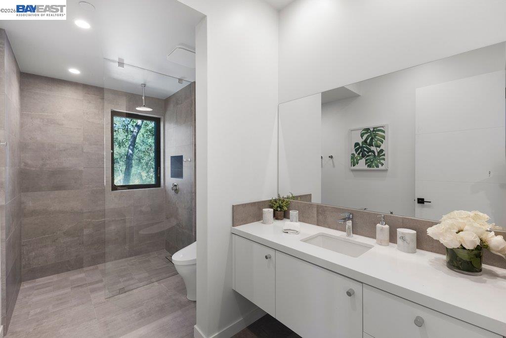 2525 Biltmore Dr