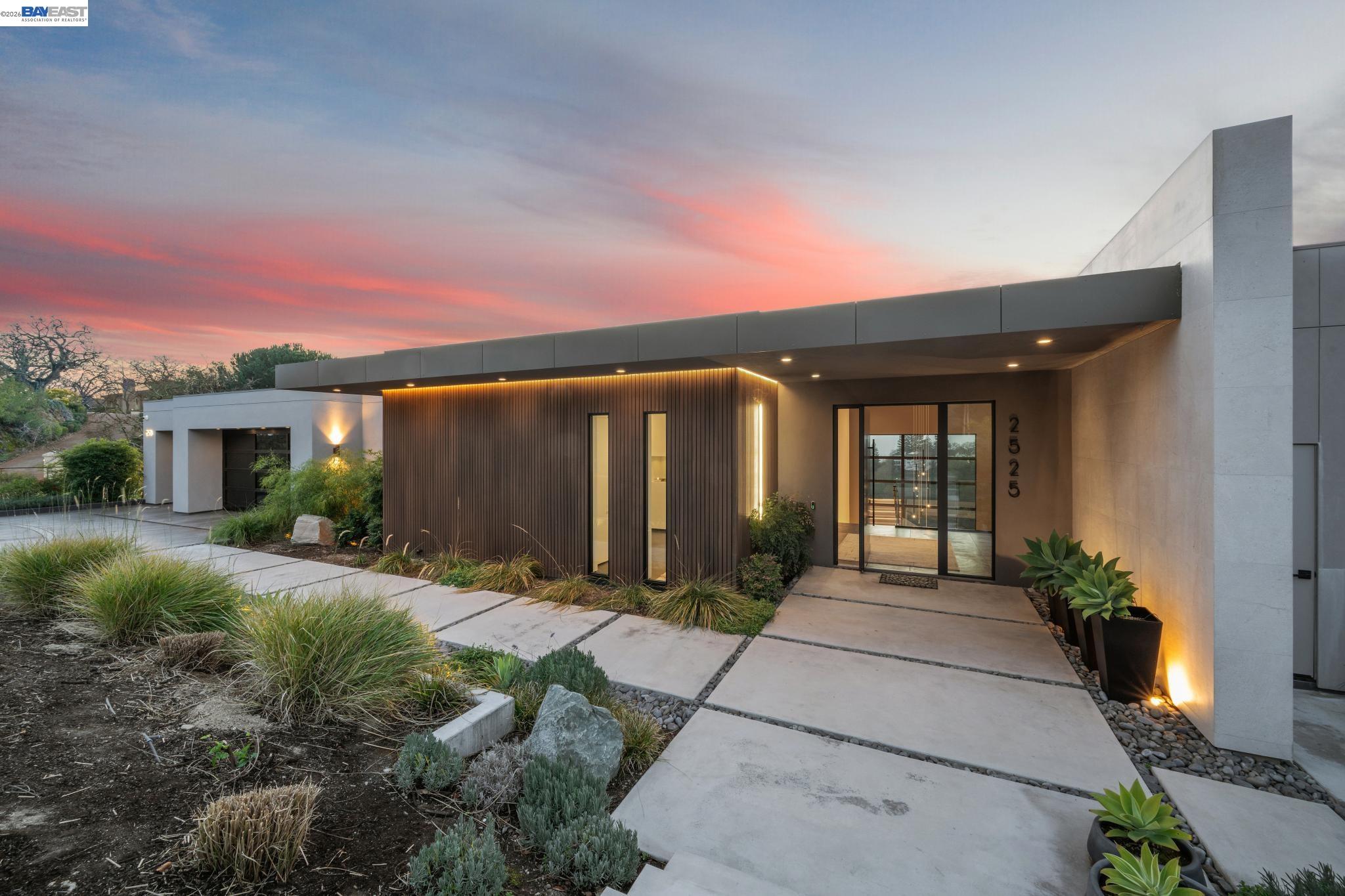 2525 Biltmore Dr