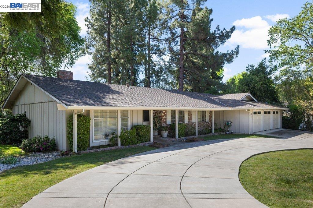 2334 Royal Oaks Dr