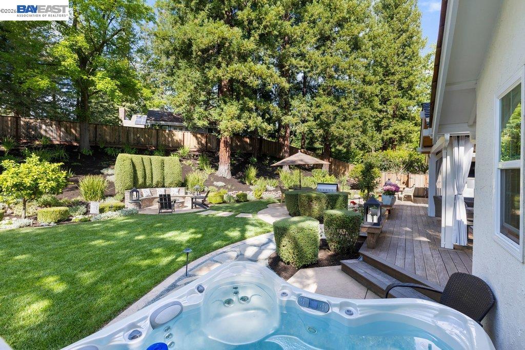 2525 Holly Oak Dr
