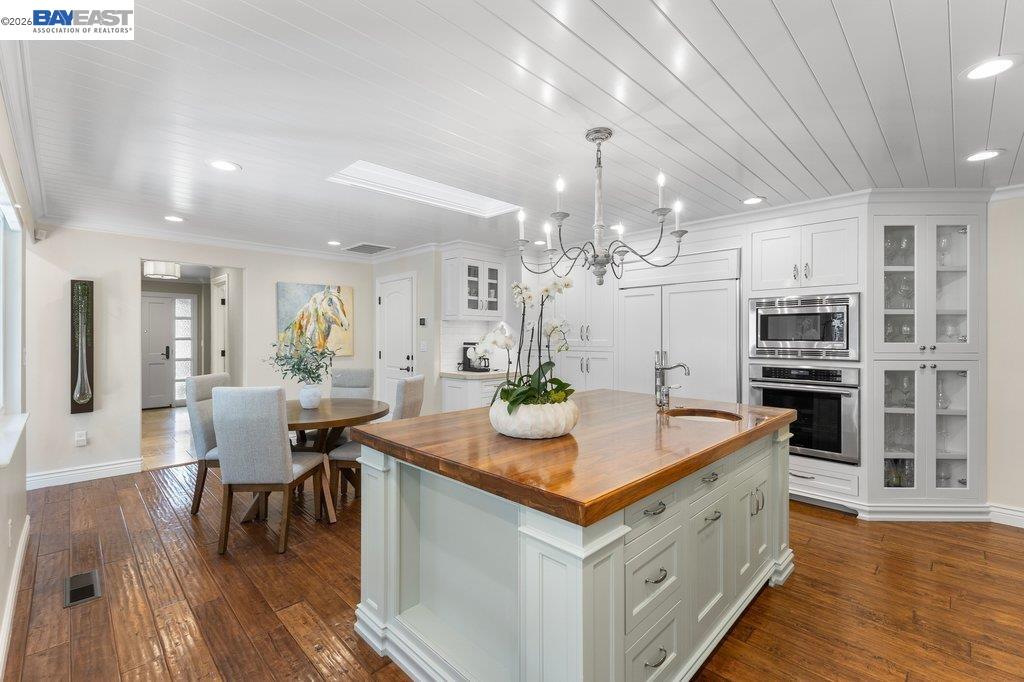 2525 Holly Oak Dr