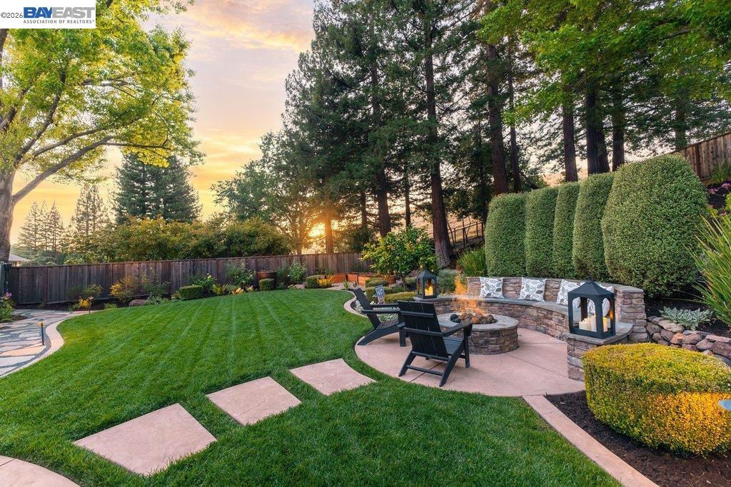 2525 Holly Oak Dr