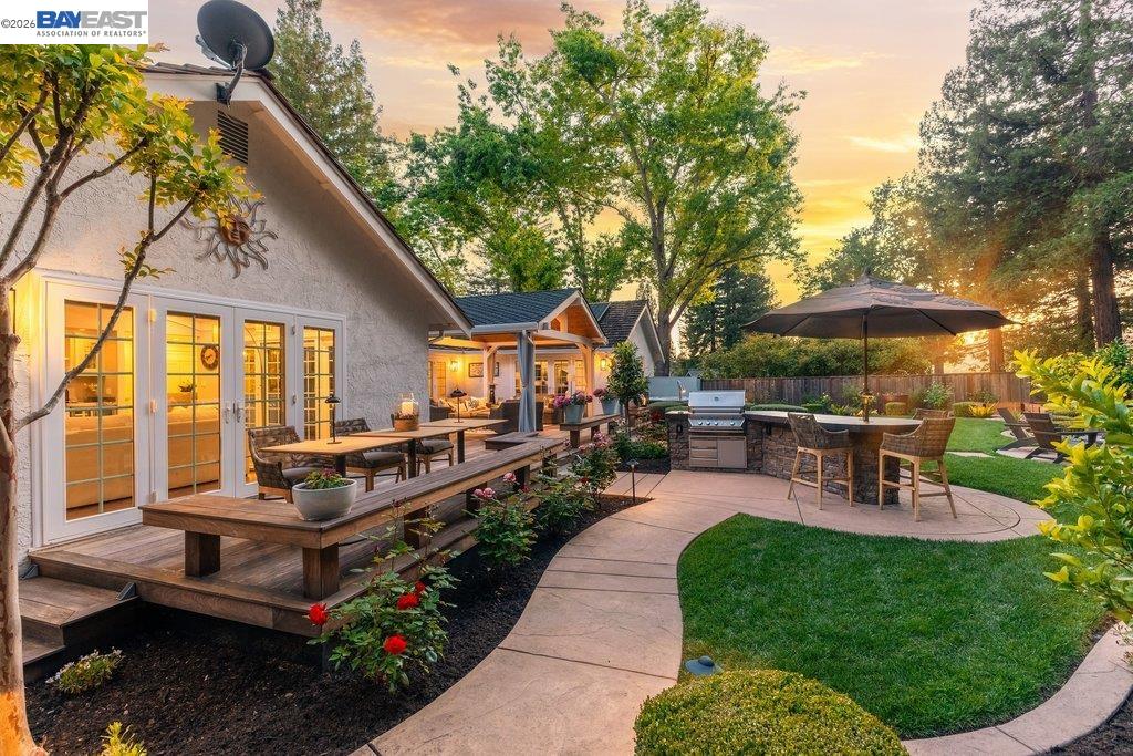 2525 Holly Oak Dr