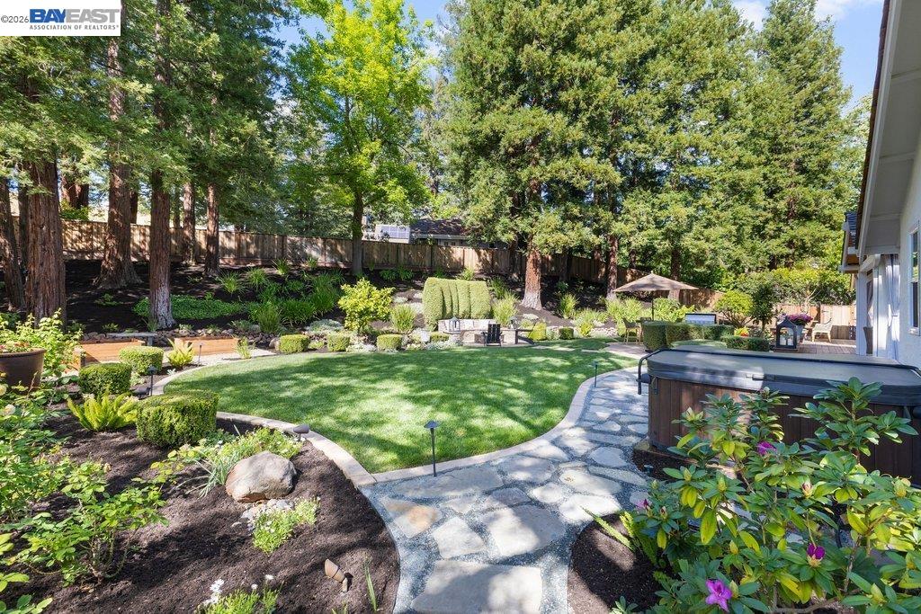 2525 Holly Oak Dr