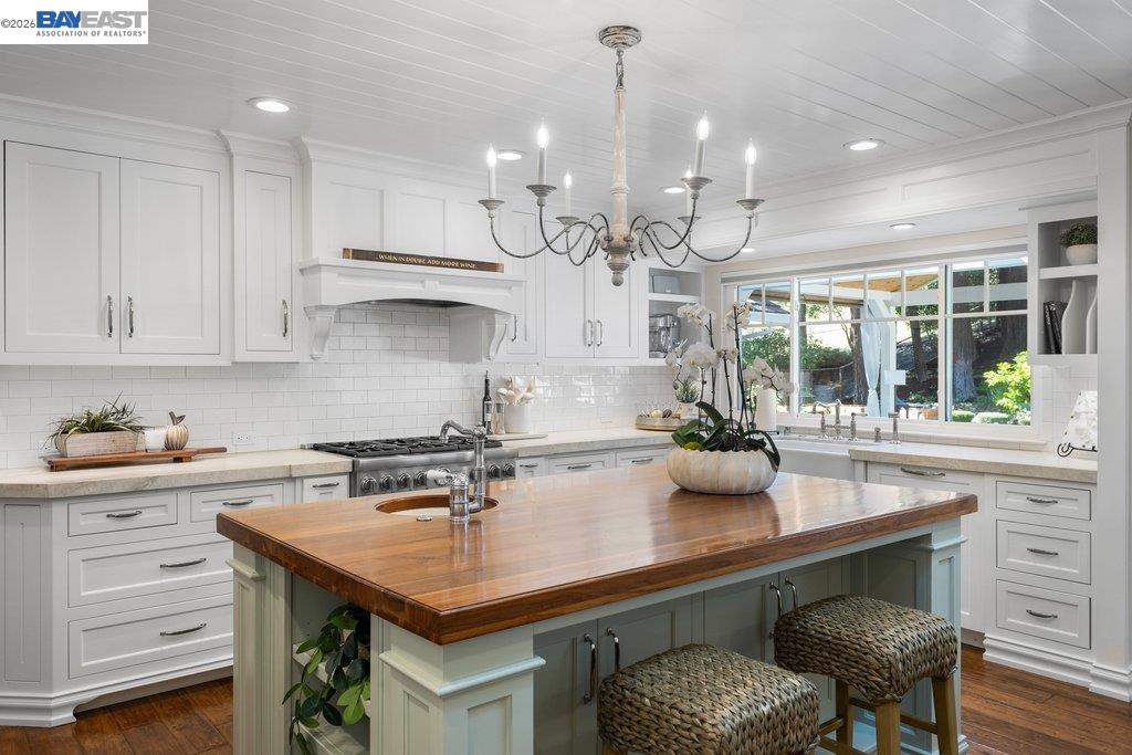 2525 Holly Oak Dr