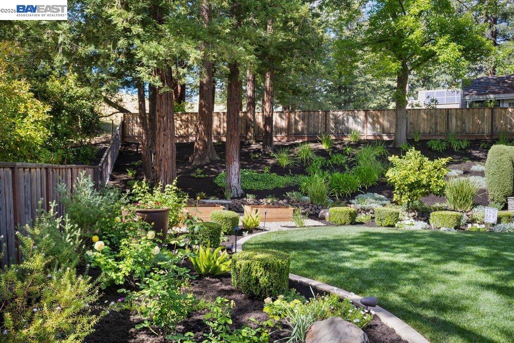 2525 Holly Oak Dr