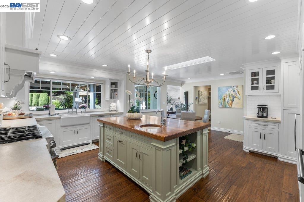 2525 Holly Oak Dr