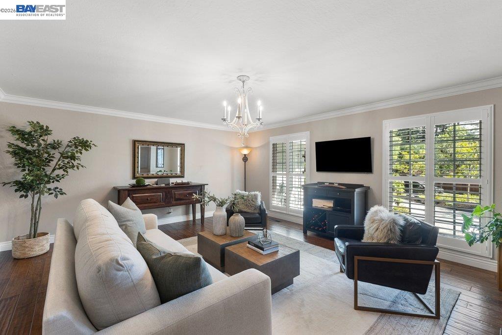 2525 Holly Oak Dr