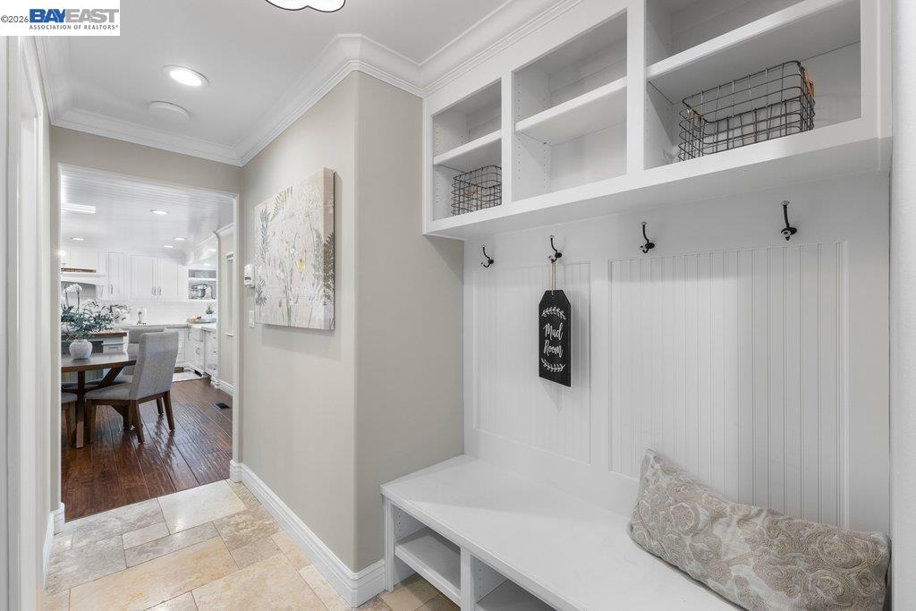 2525 Holly Oak Dr