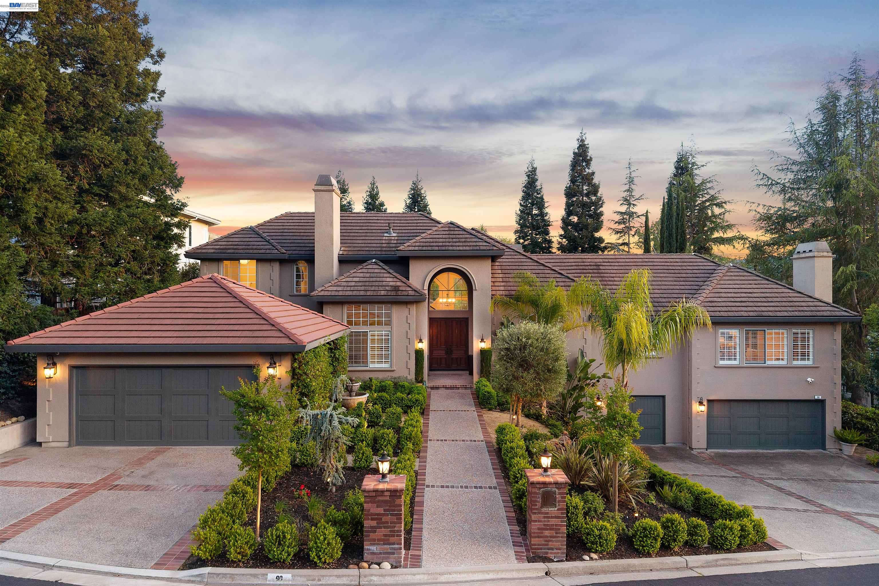 90 Royal Ridge Ct