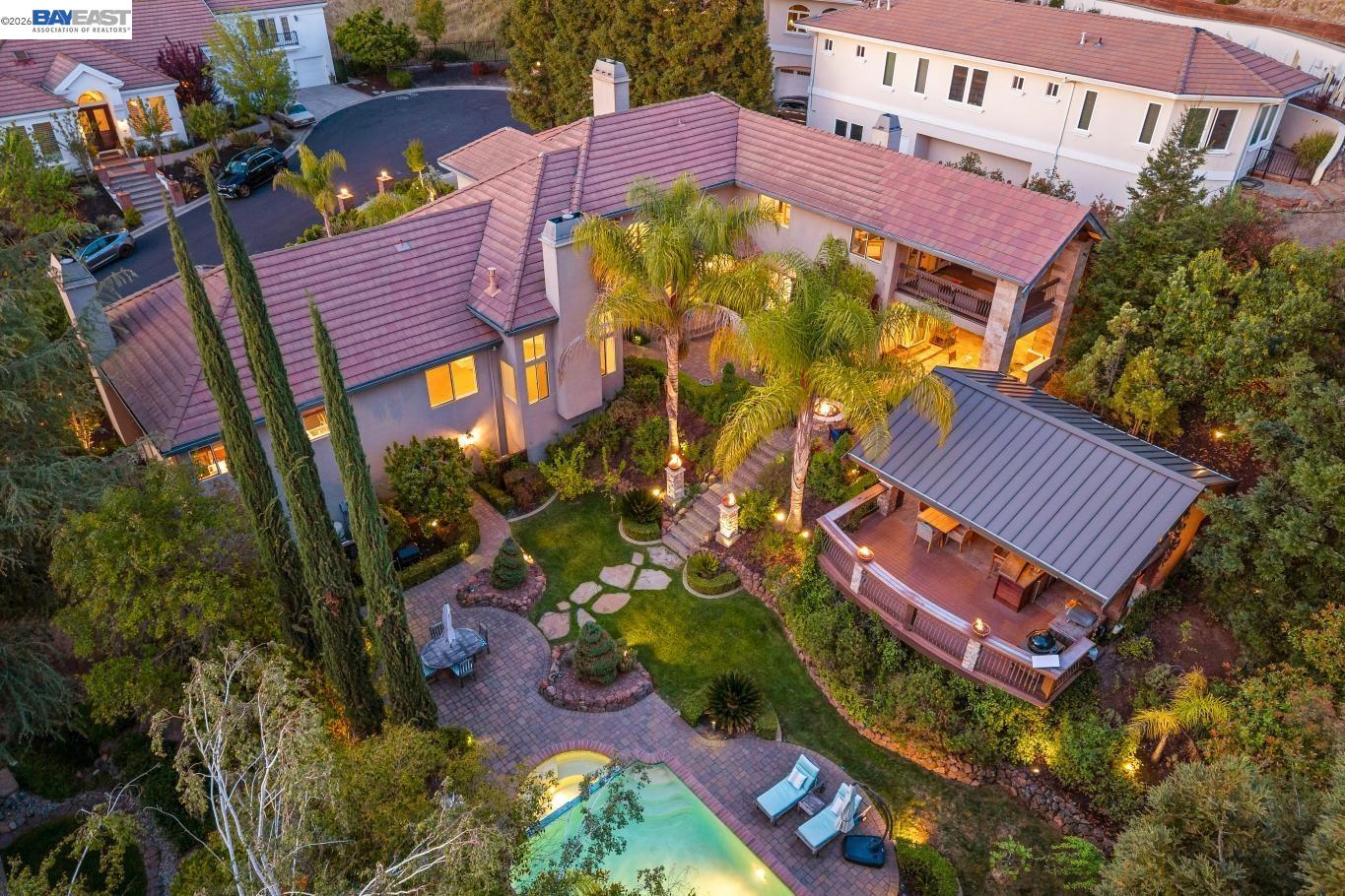 90 Royal Ridge Ct