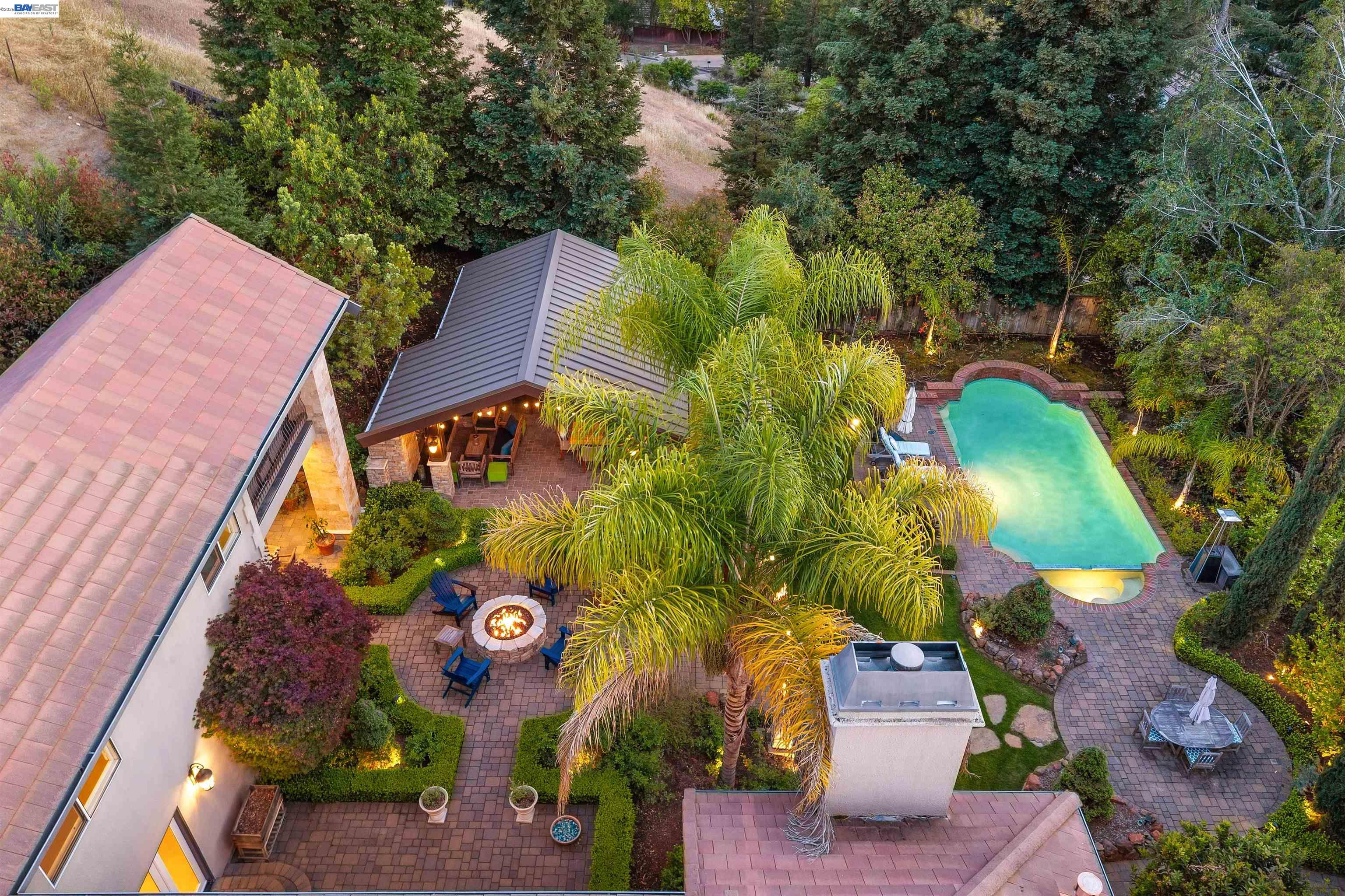 90 Royal Ridge Ct