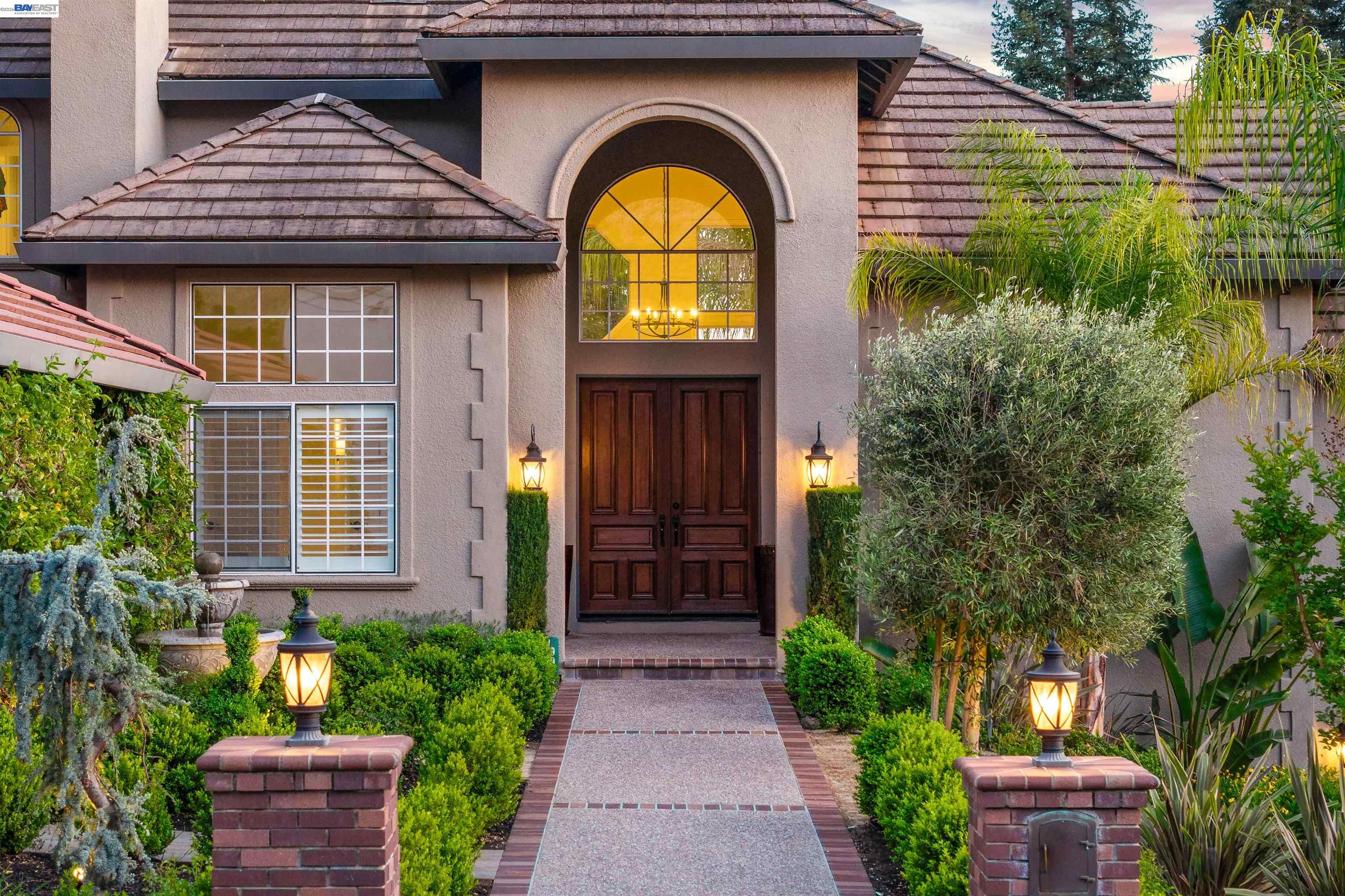 90 Royal Ridge Ct