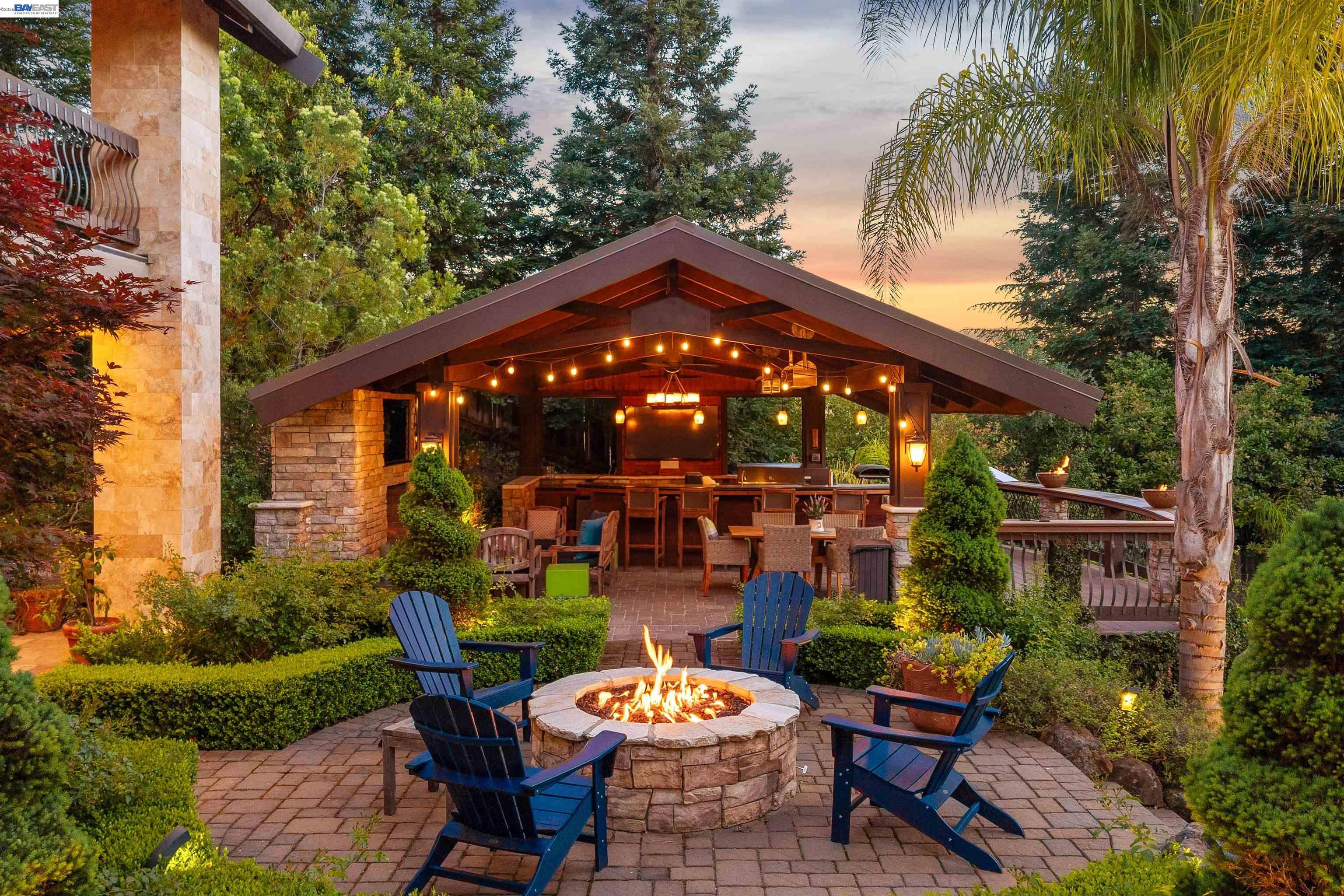 90 Royal Ridge Ct