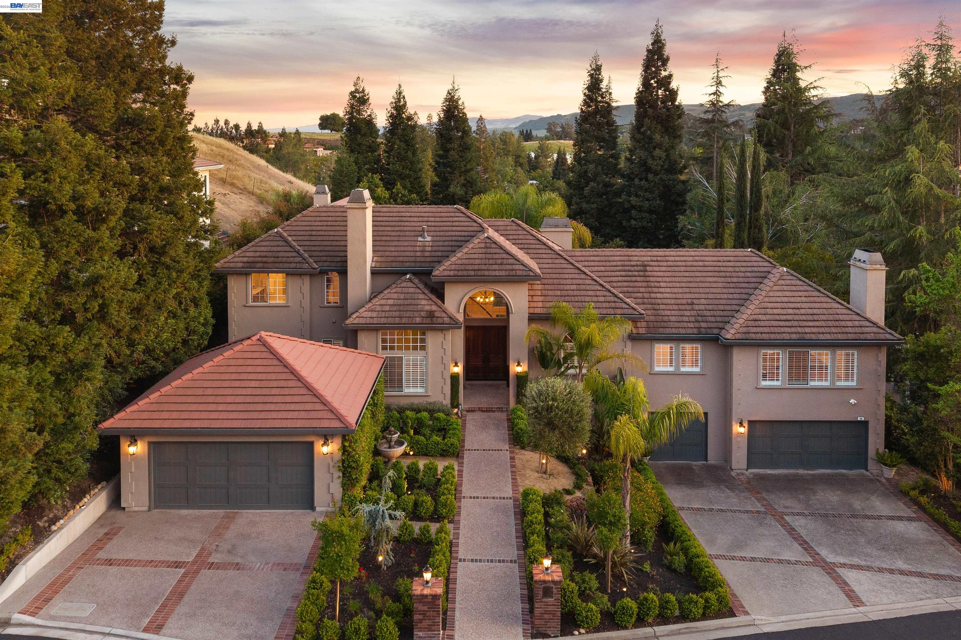 90 Royal Ridge Ct