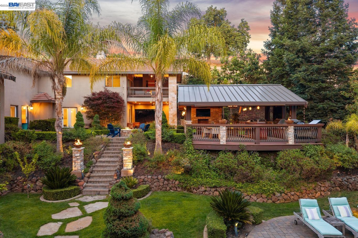 90 Royal Ridge Ct