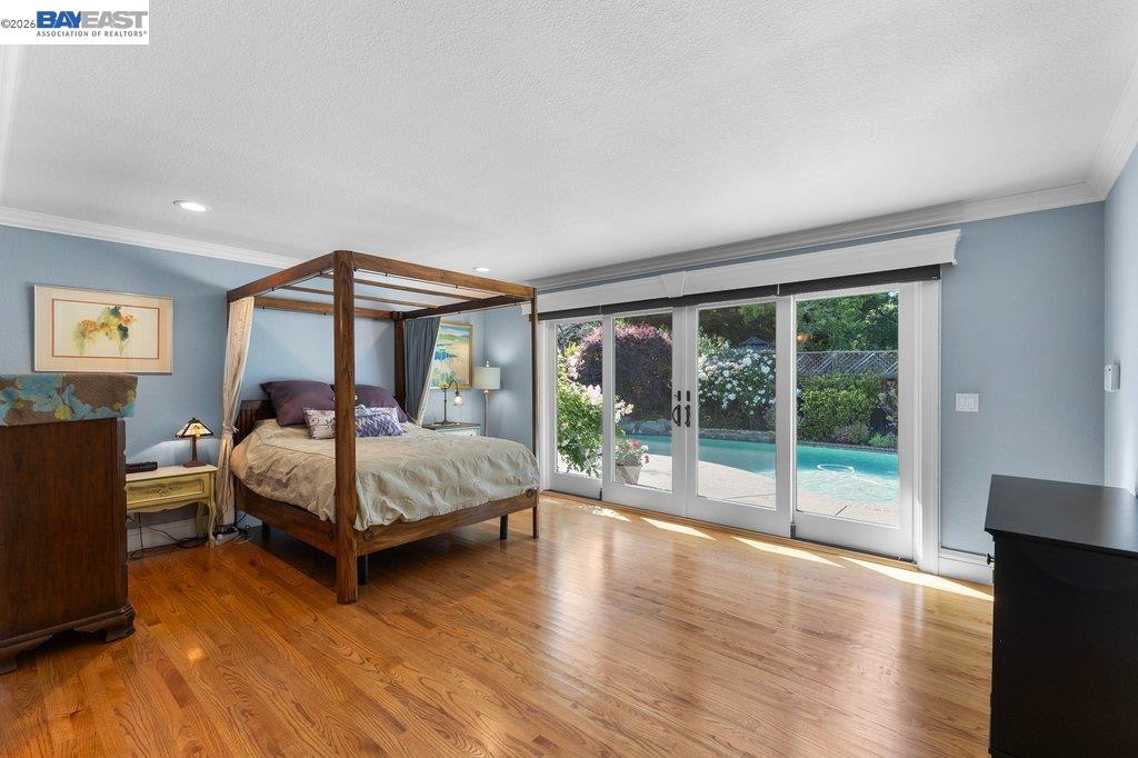 250 La Serena Ave