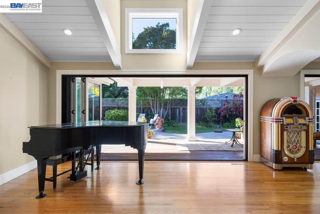 250 La Serena Ave