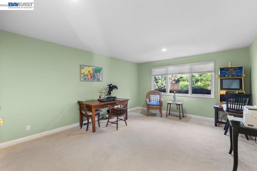 250 La Serena Ave