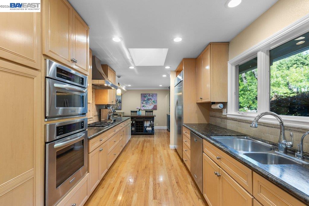250 La Serena Ave