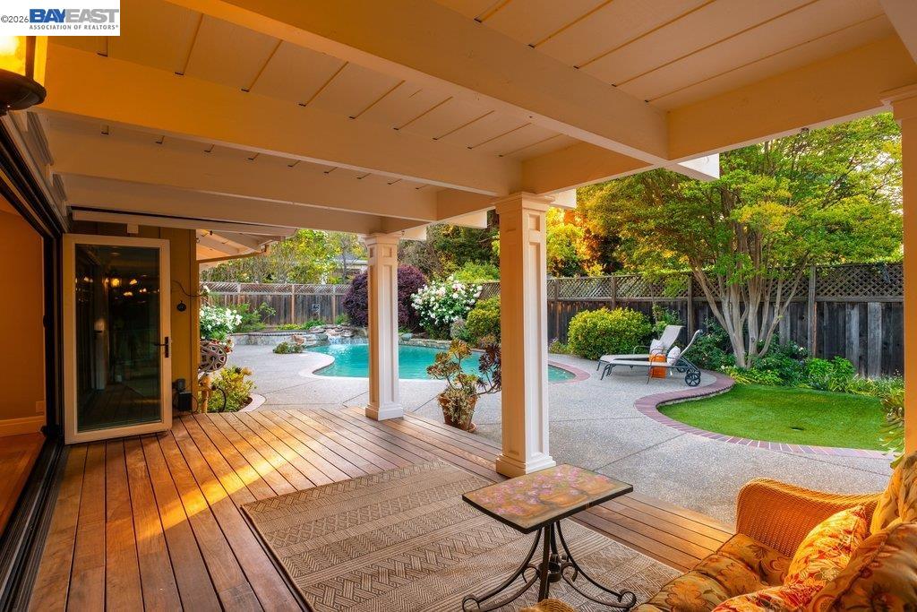 250 La Serena Ave