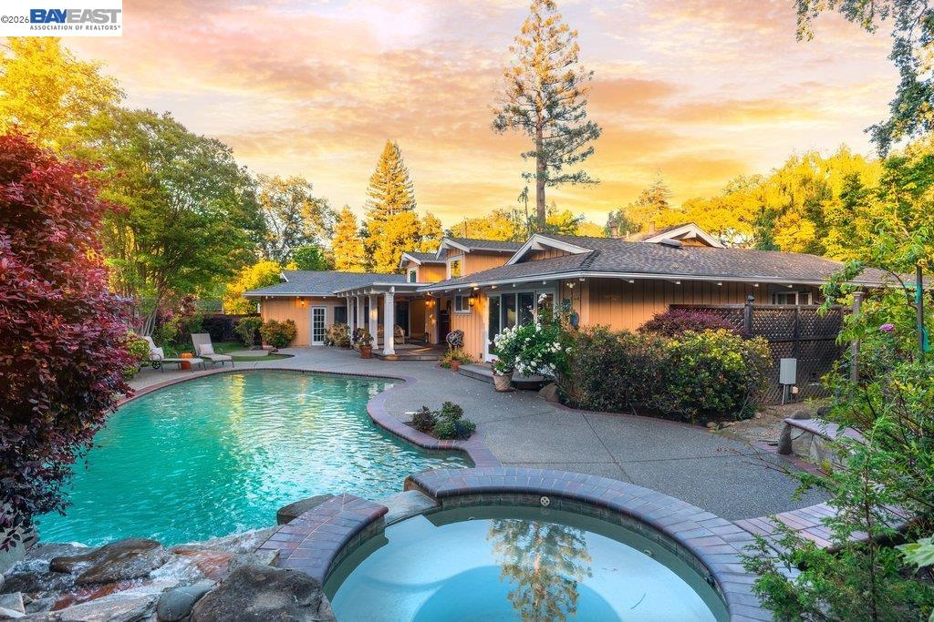 250 La Serena Ave