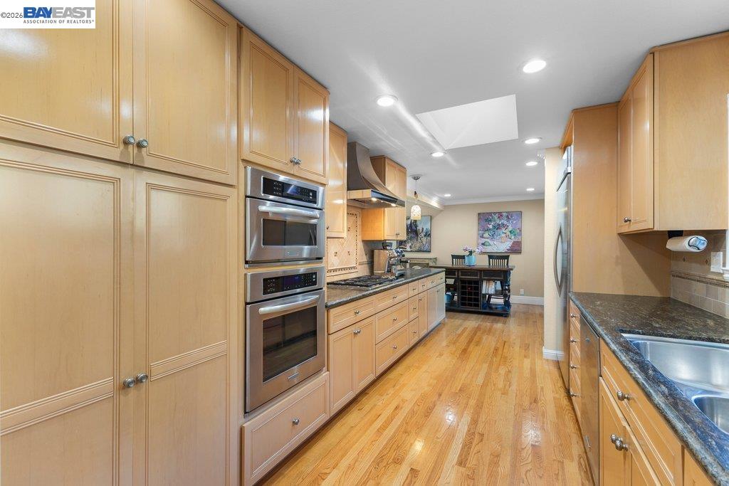 250 La Serena Ave