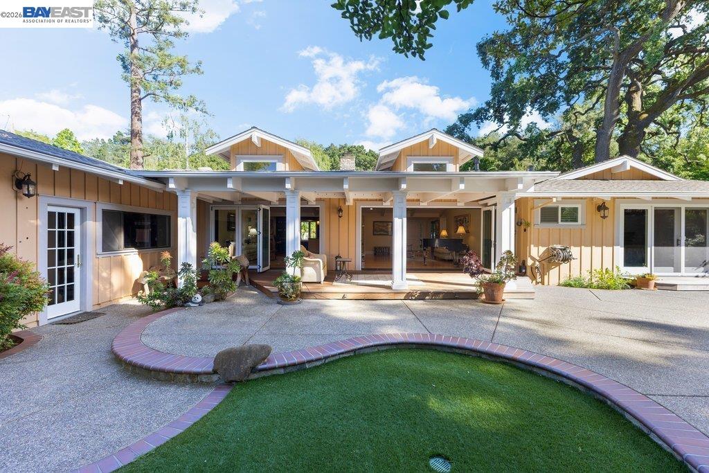250 La Serena Ave