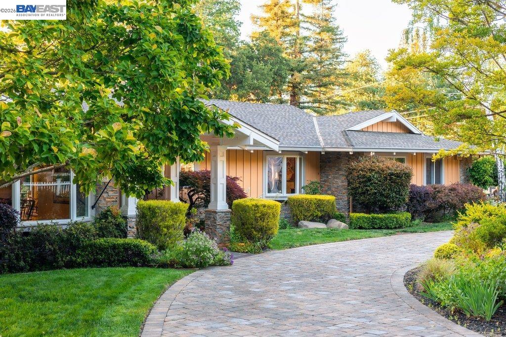 250 La Serena Ave