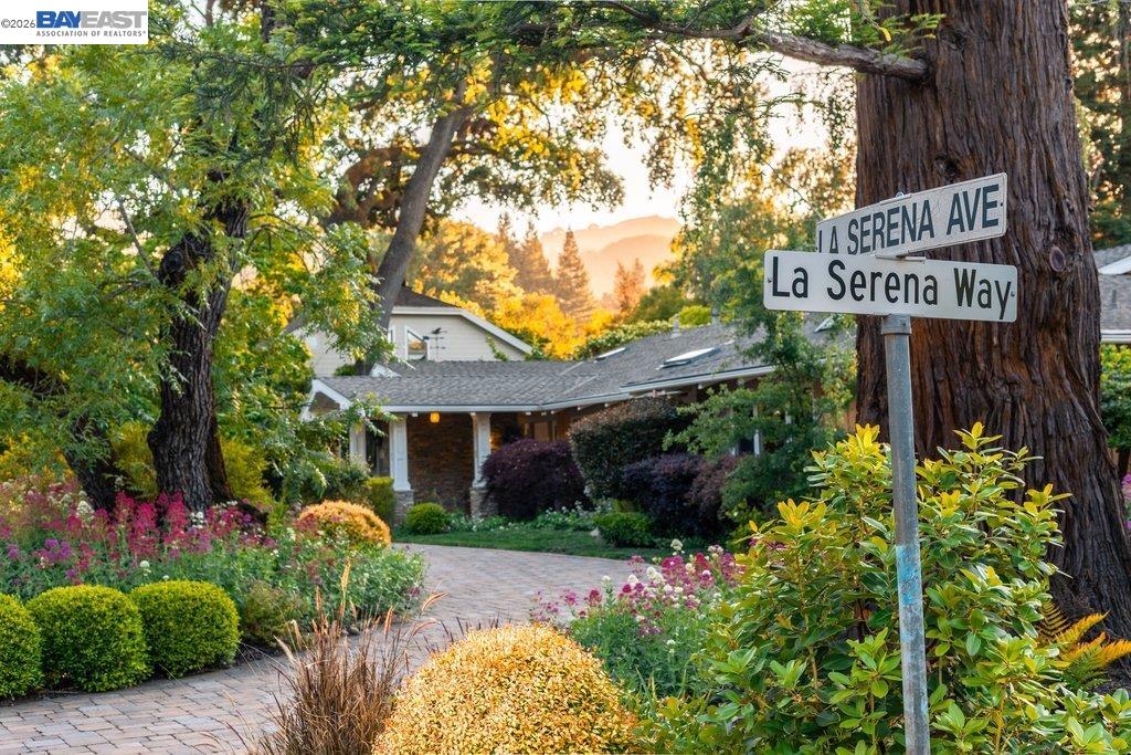 250 La Serena Ave
