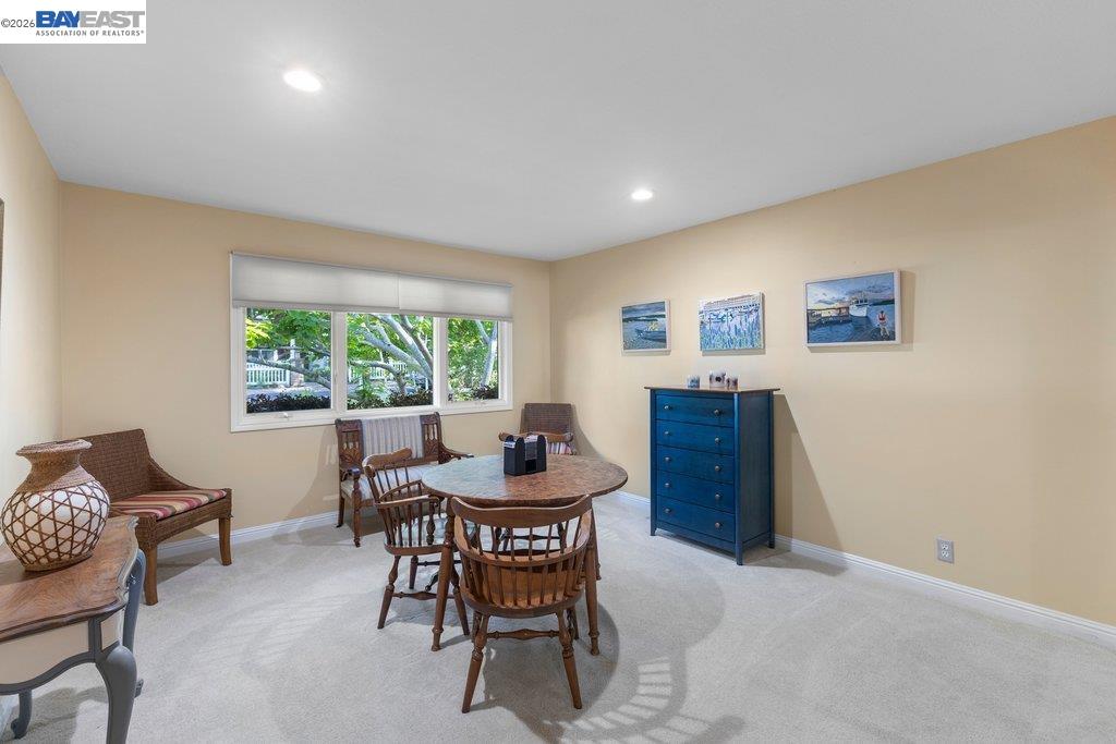 250 La Serena Ave
