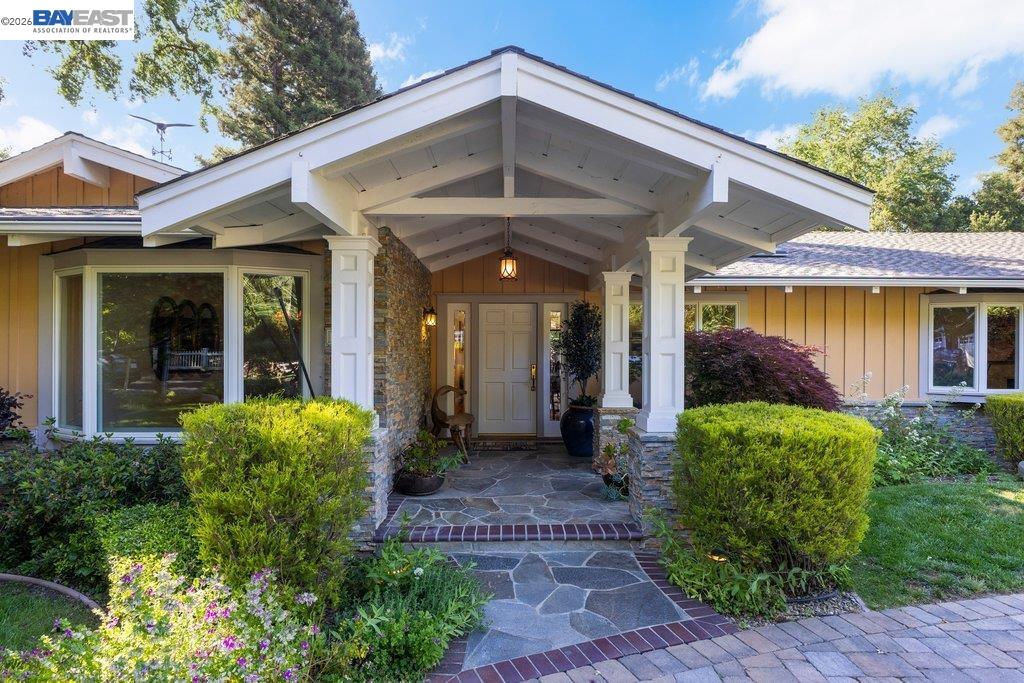 250 La Serena Ave
