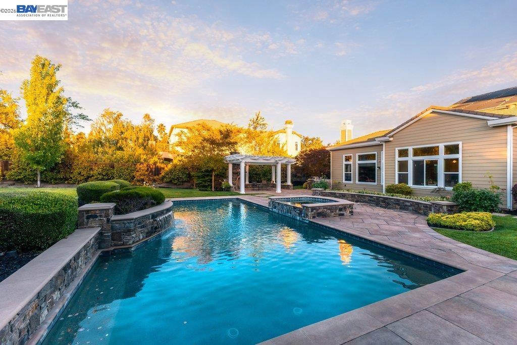 25 Treetop Terrace