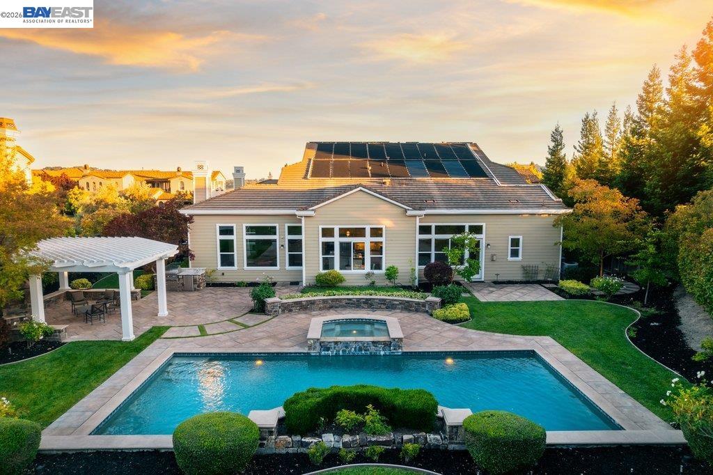 25 Treetop Terrace