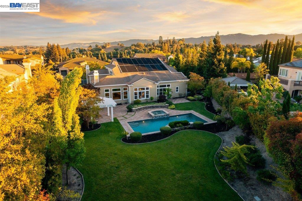 25 Treetop Terrace