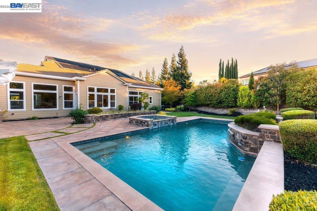 25 Treetop Terrace