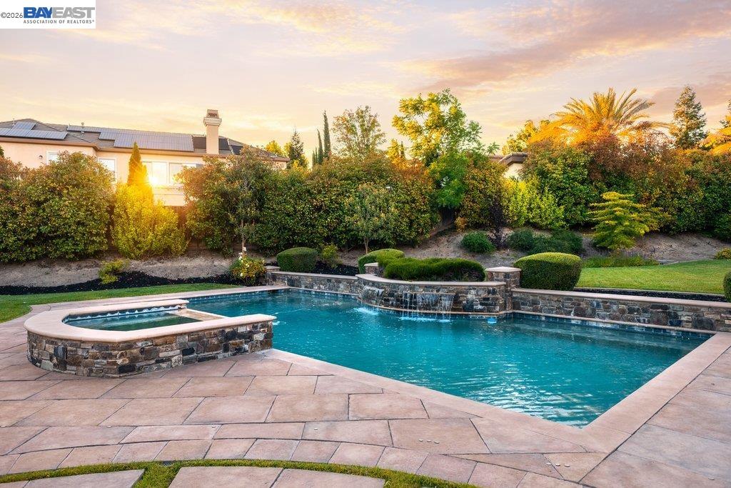 25 Treetop Terrace