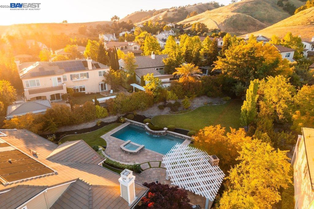 25 Treetop Terrace