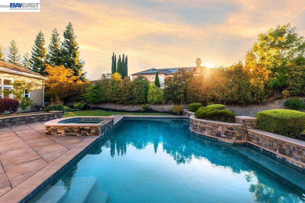 25 Treetop Terrace