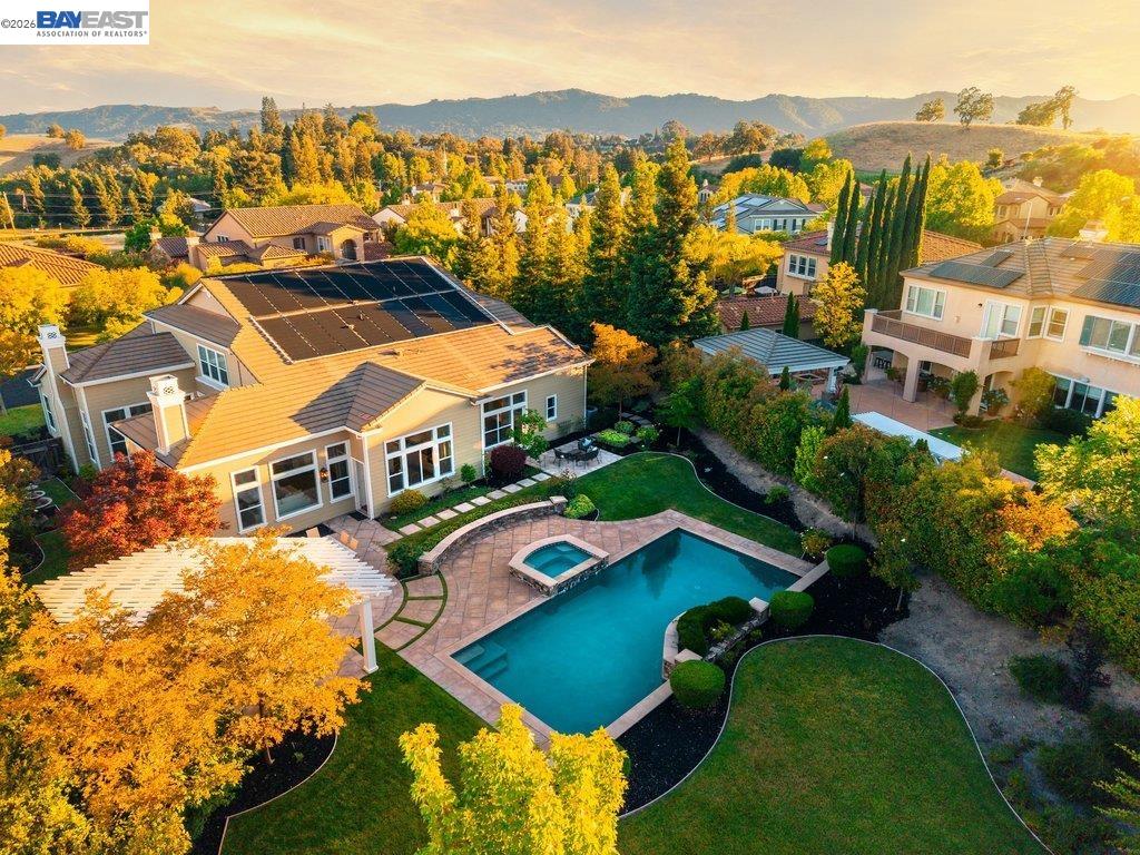 25 Treetop Terrace