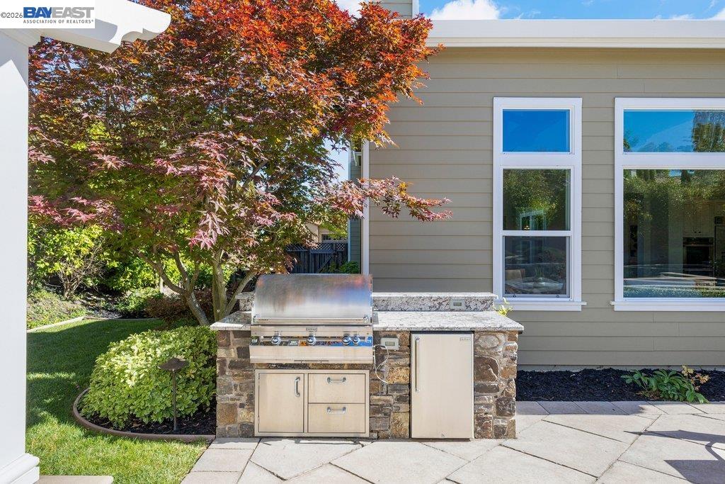 25 Treetop Terrace