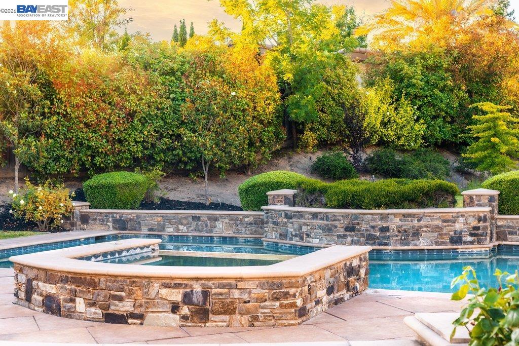 25 Treetop Terrace