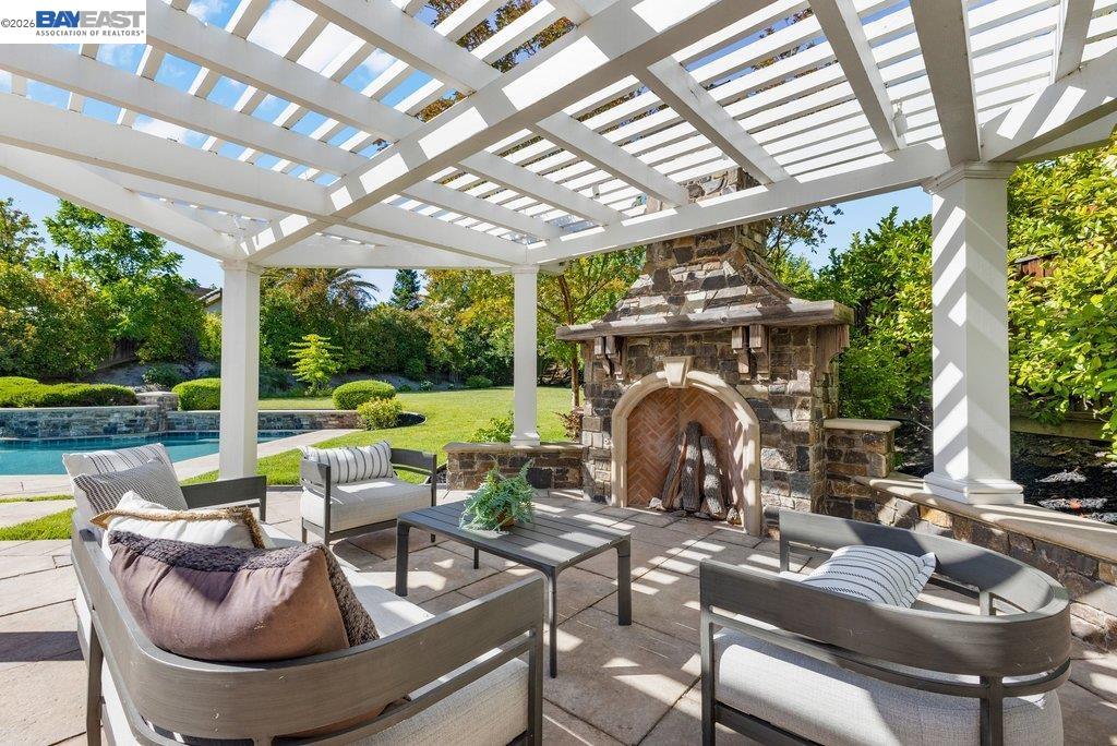 25 Treetop Terrace
