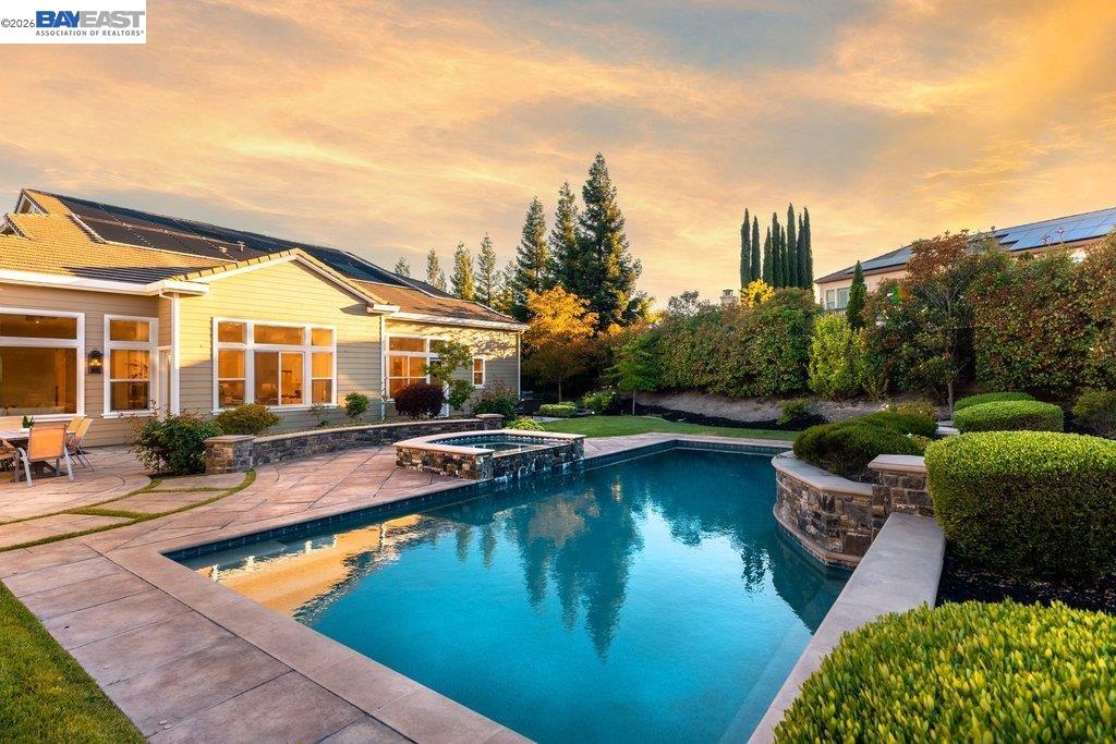 25 Treetop Terrace