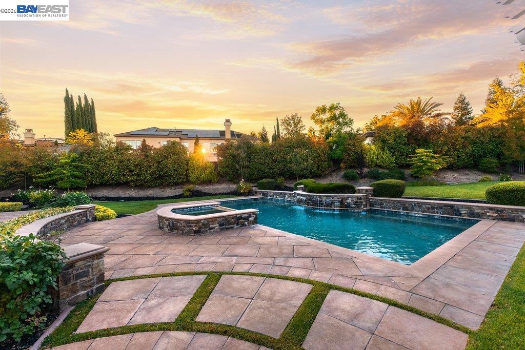 25 Treetop Terrace