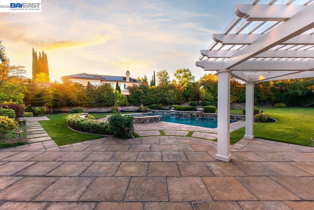 25 Treetop Terrace