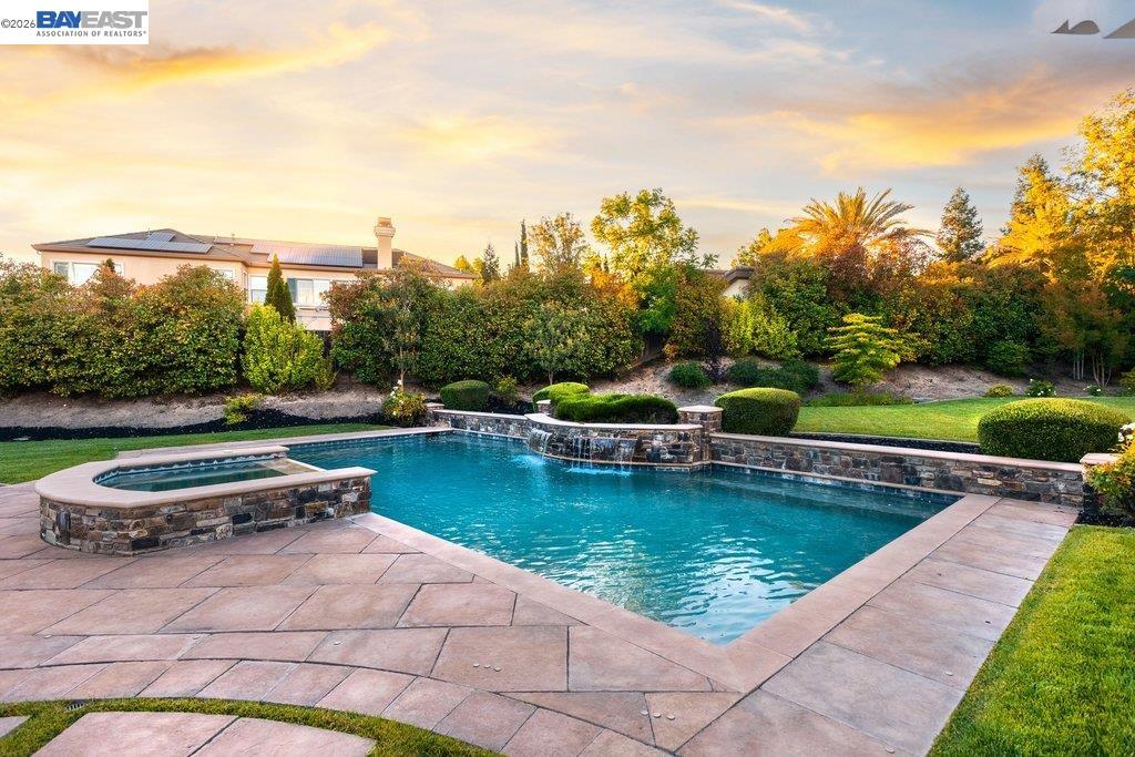 25 Treetop Terrace