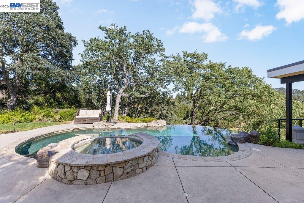 16 Ardendale Ct